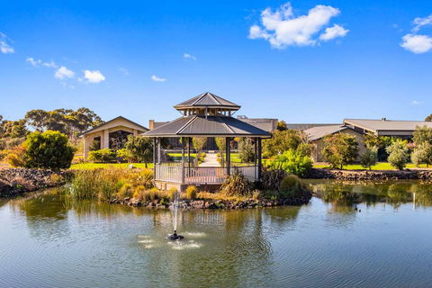 Quality Suites Point Cook Seasons 5 - Getaway Accommodation 0