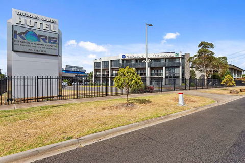 Quality Inn Taylors Lakes Motel - Getaway Accommodation 0
