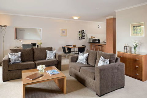 Ringwood Royale Apartment Hotel - Getaway Accommodation 2