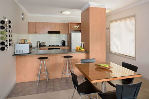 Ringwood Royale Apartment Hotel - Getaway Accommodation 3