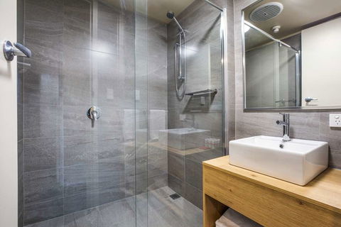Nightcap At Manhattan Hotel - Getaway Accommodation 5