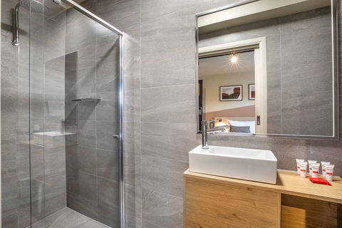 Nightcap At Manhattan Hotel - Getaway Accommodation 13