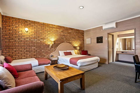 Quality Inn Colonial - Getaway Accommodation 6