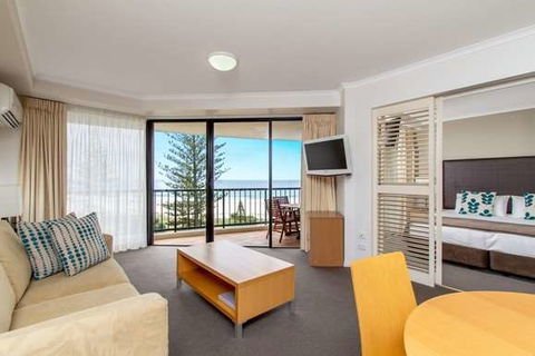 Mantra Coolangatta Beach - Getaway Accommodation 2