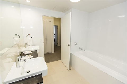 Gladstone Central Plaza Apartment Hotel - Getaway Accommodation 1