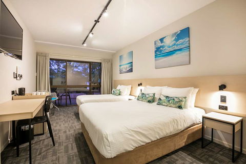 Kawana Waters Hotel By NightCap - Getaway Accommodation 2