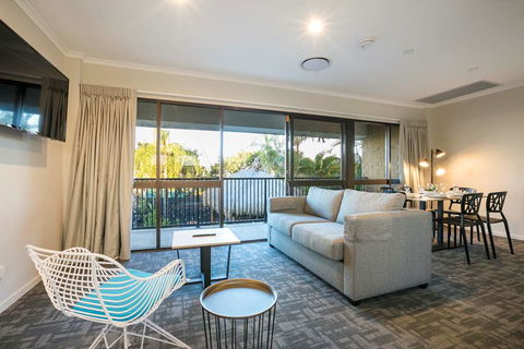 Kawana Waters Hotel By NightCap - Getaway Accommodation 5