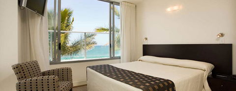 On The Beach - Getaway Accommodation 1