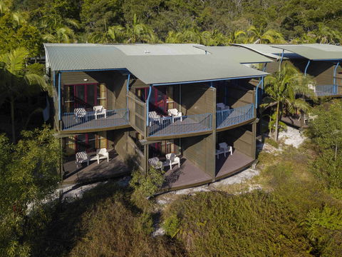 Mercure Kingfisher Bay Resort - Getaway Accommodation 1