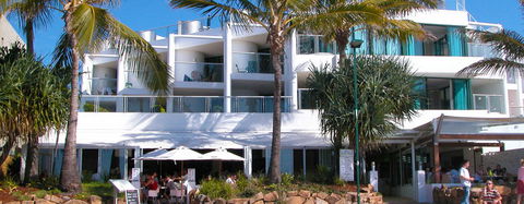 On The Beach - Getaway Accommodation 0