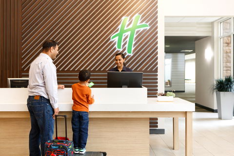 Holiday Inn Dandenong - Getaway Accommodation 2