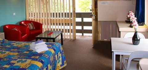 Jetty Motel - Getaway Accommodation 0