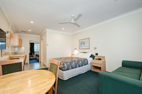 Colonial Terrace Motor Inn - Getaway Accommodation 1