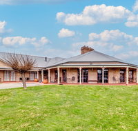 The Bowen Inn Motel - Getaway Accommodation
