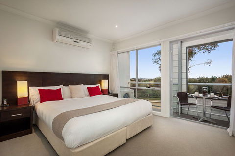 Quest Sanctuary Lakes - Getaway Accommodation 1