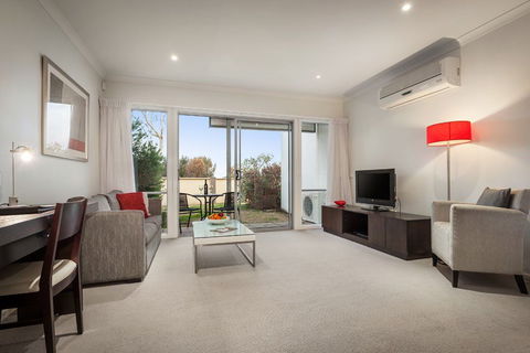 Quest Sanctuary Lakes - Getaway Accommodation 2