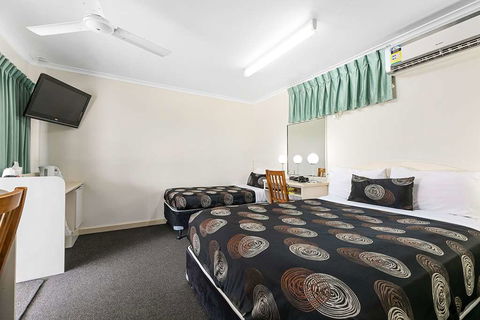 Econo Lodge Park Lane - Getaway Accommodation 1