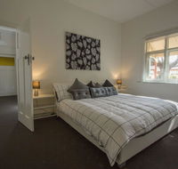 Cowan Street Bungalow - Getaway Accommodation