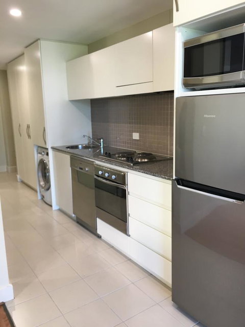 Beachside Luxury Apartments One & Two Bedroom In Beachfront Oaks Pier Building - Getaway Accommodation 21