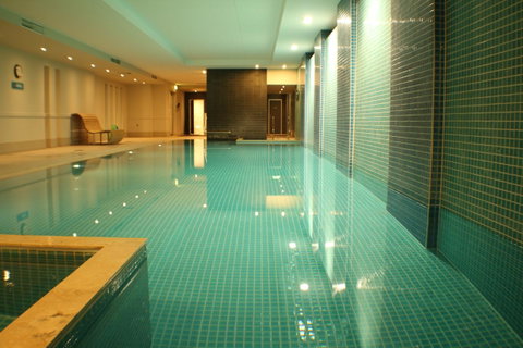 Beachside Luxury Apartments One & Two Bedroom In Beachfront Oaks Pier Building - Getaway Accommodation 39