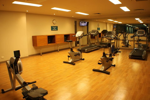 Beachside Luxury Apartments One & Two Bedroom In Beachfront Oaks Pier Building - Getaway Accommodation 40