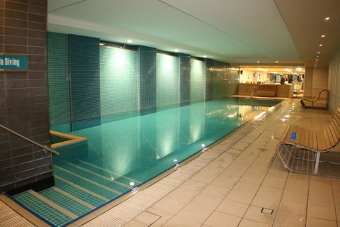 Beachside Luxury Apartments One & Two Bedroom In Beachfront Oaks Pier Building - Getaway Accommodation 31
