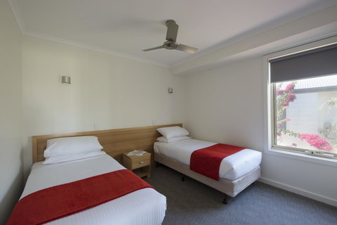 The Retreat West Beach Parks - Getaway Accommodation 18