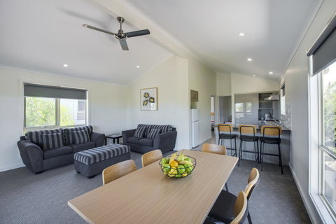 The Retreat West Beach Parks - Getaway Accommodation 15