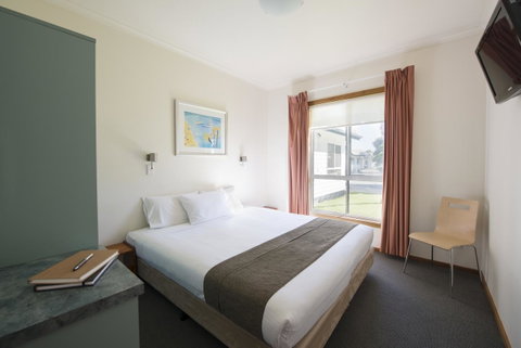 The Retreat West Beach Parks - Getaway Accommodation 24