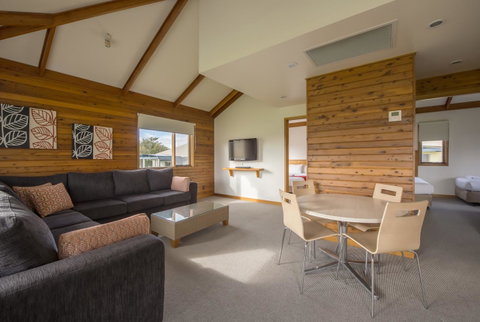 The Retreat West Beach Parks - Getaway Accommodation 21