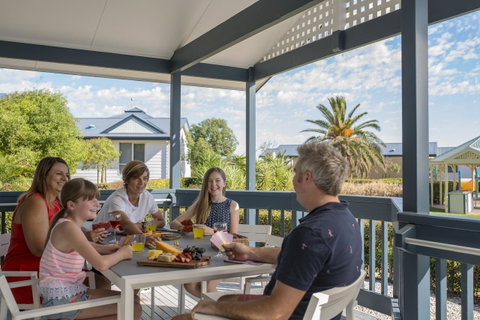 The Retreat West Beach Parks - Getaway Accommodation 10