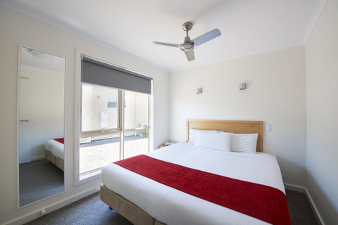 The Retreat West Beach Parks - Getaway Accommodation 17