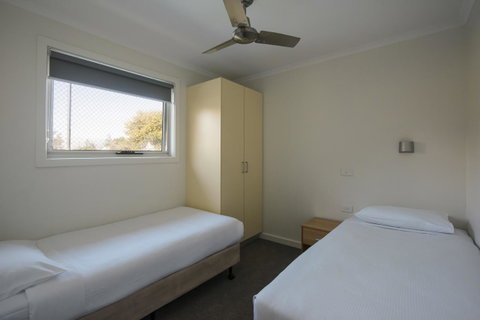 The Retreat West Beach Parks - Getaway Accommodation 19