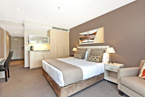 Glenelg Beach Studio - Getaway Accommodation 12