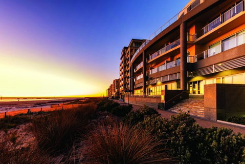 Glenelg Beach Studio - Getaway Accommodation 0