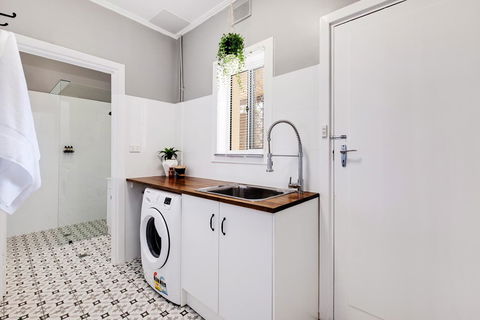 Cute And Cosy - Events, Workers, Getaways - Getaway Accommodation 11