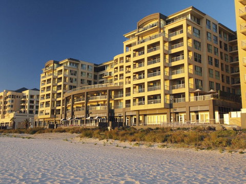 Oaks Glenelg Plaza Pier Suites - Getaway Accommodation 1