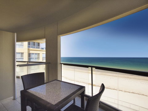 Oaks Glenelg Plaza Pier Suites - Getaway Accommodation 4