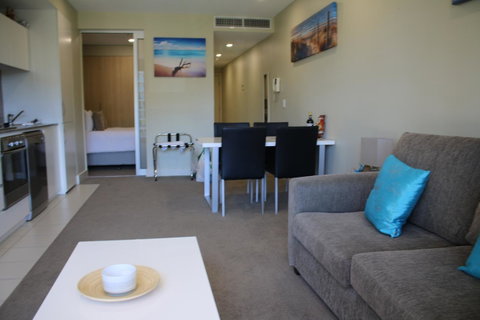 Beachside Luxury Getaway In Glenelg - Getaway Accommodation 2
