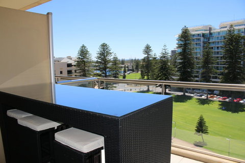 Beachside Luxury Getaway In Glenelg - Getaway Accommodation 15