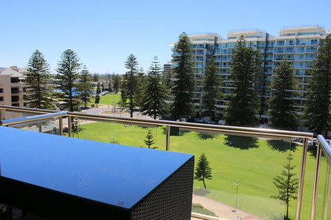 Beachside Luxury Getaway In Glenelg - Getaway Accommodation 14