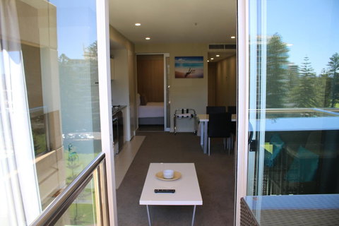 Beachside Luxury Getaway In Glenelg - Getaway Accommodation 3