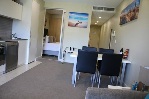 Beachside Luxury Getaway In Glenelg - Getaway Accommodation 1