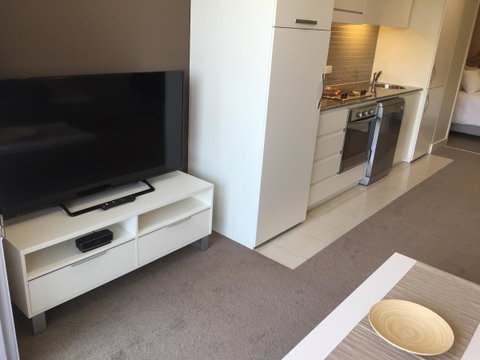 Beachside Luxury Getaway In Glenelg - Getaway Accommodation 10