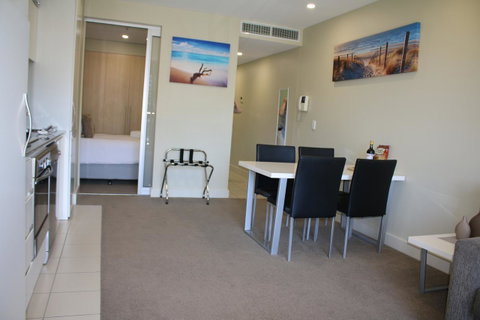Beachside Luxury Getaway In Glenelg - Getaway Accommodation 4