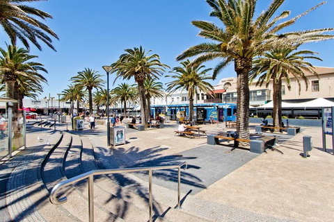 Glenelg Oasis Studios - Getaway Accommodation 14