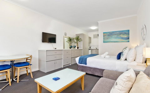 Glenelg Oasis Studios - Getaway Accommodation 1