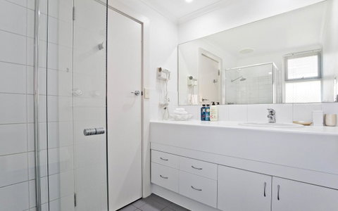 Glenelg Oasis Studios - Getaway Accommodation 12
