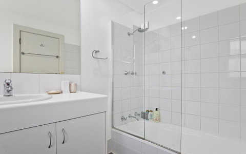 Glenelg Oasis Studios - Getaway Accommodation 11