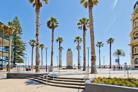 Glenelg Oasis Studios - Getaway Accommodation 5